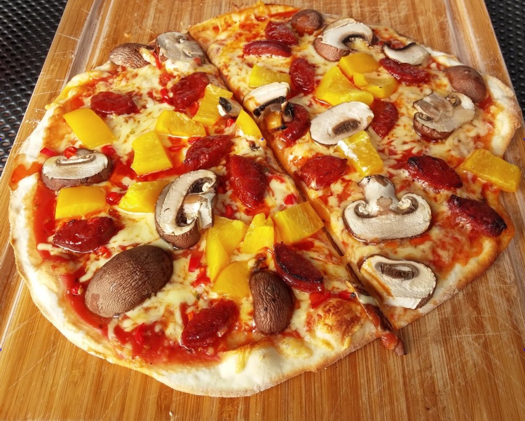 Gegrillte Pizza - einfach superlecker - arne-grillt.de | Leckere Kost ...