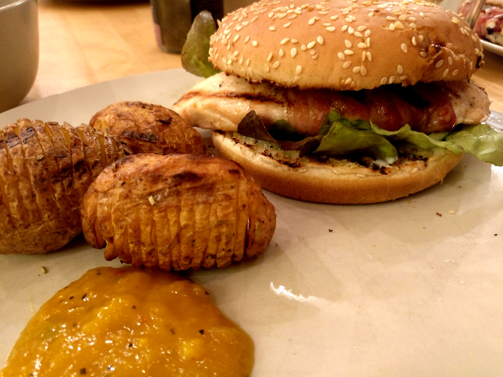 Hähnchen-Birnen-Burger mit Fächerkartoffeln - arne-grillt.de | Leckere ...