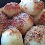 Kartoffeln mit BBQ- und geräuchertem Paprikagewürz sowie Salz