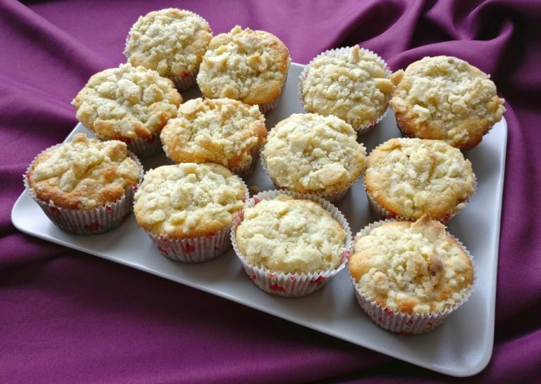 Rhabarber-Muffins mit Streuseln - arne-grillt.de | Leckere Kost vom Rost