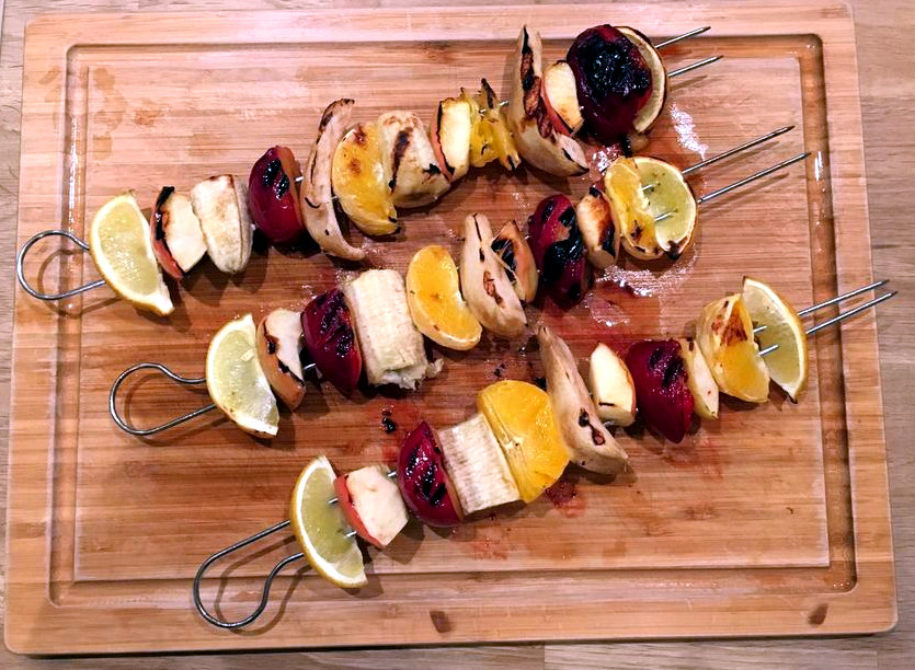 Obstsalat Von Der Stange Fruchtige Obstspiesse Arne Grillt De Leckere Kost Vom Rost