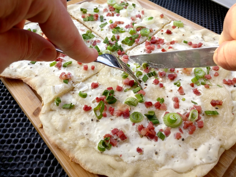 Variationen vom Flammkuchen: Elsässer Art und Apfel-Zimt - arne-grillt ...
