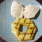 Gegrillte Ananas mit Vanilleeis