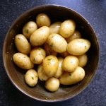 Die Fächerkartoffeln mit Rosmarin sind vorbereitet