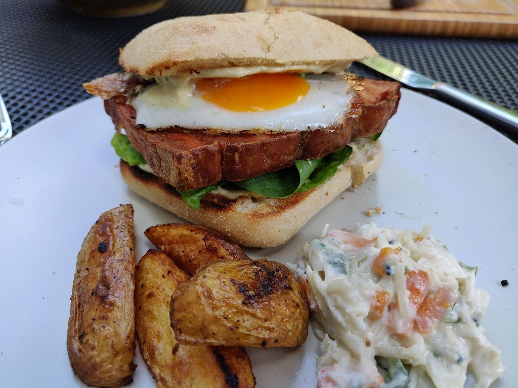 Bavaria Burger mit Leberkäse