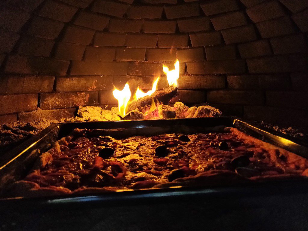 Pizza aus dem Steinofen - arne-grillt.de | Leckere Kost vom Rost