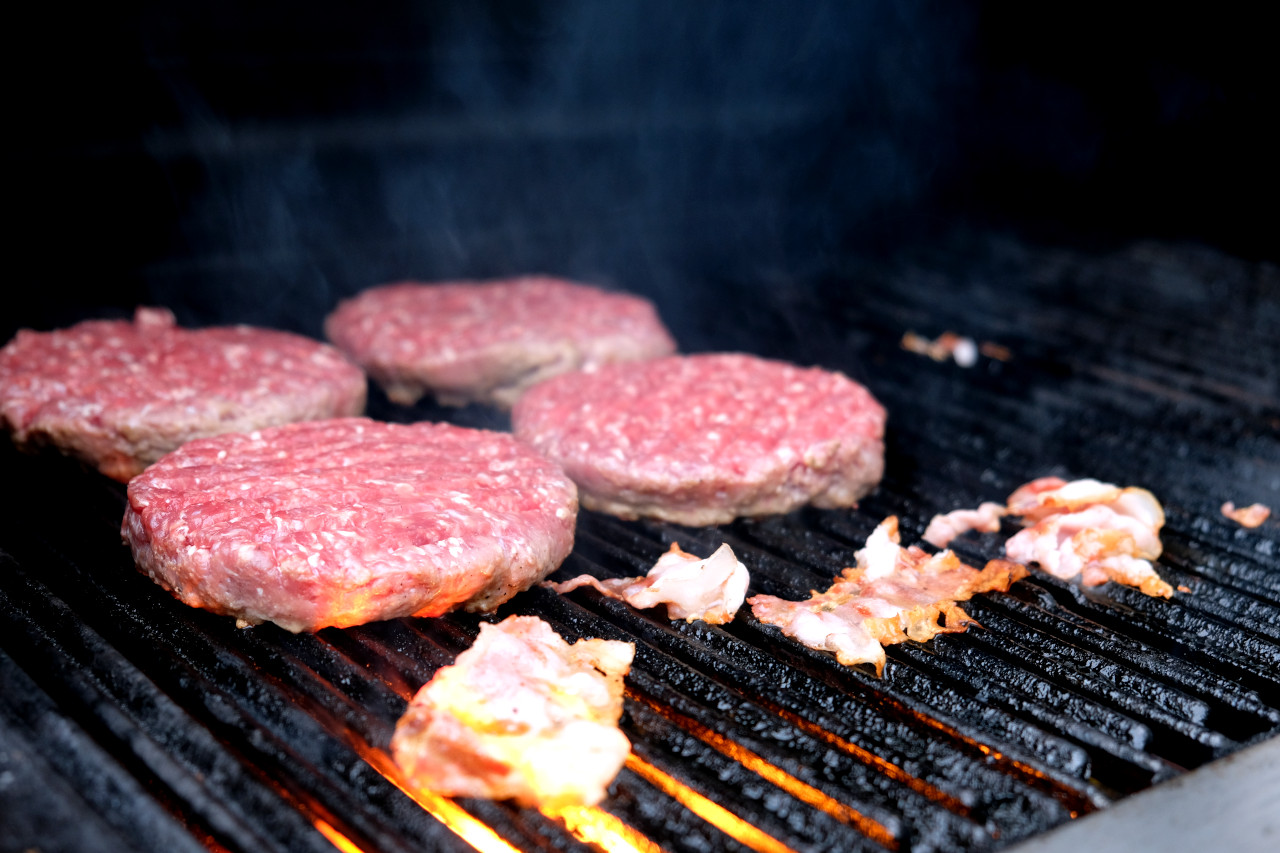 Black Burger mit Zwiebel-Chutney - arne-grillt.de | Leckere Kost vom Rost